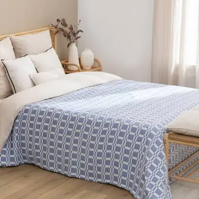Dessus de lit "Nuvia" Produit De Marque