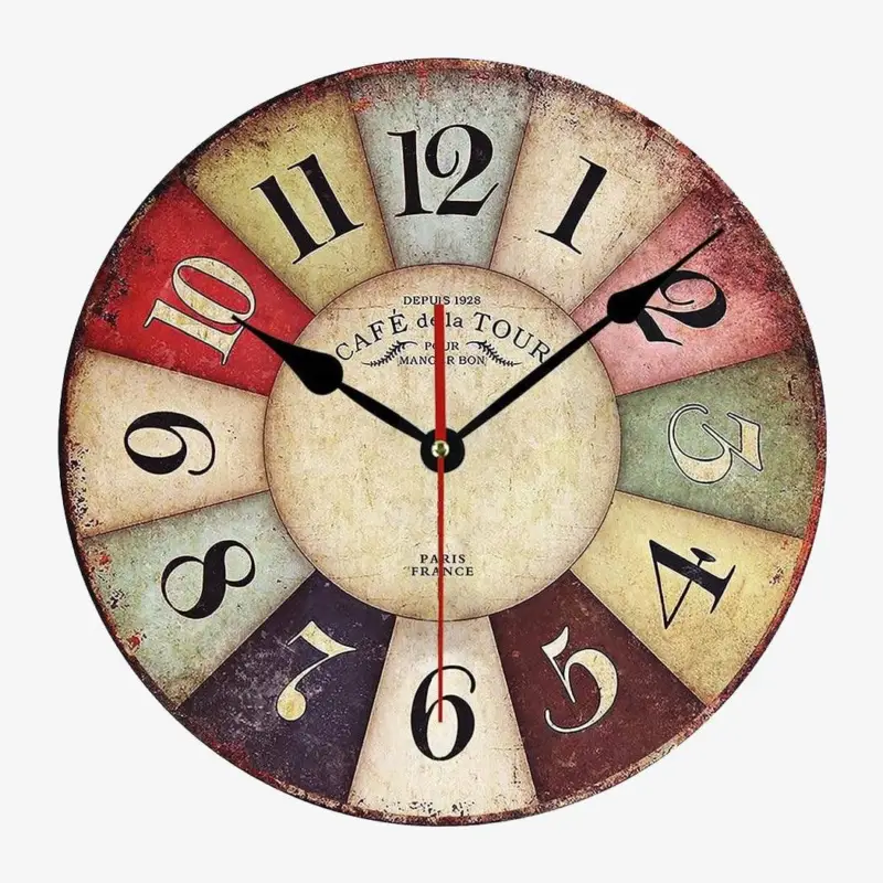 Old round wall clock vintage style in rustic wood Réduction