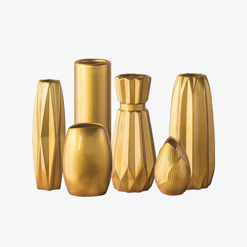 Designer vase in golden ceramic with a geometric style Réduction