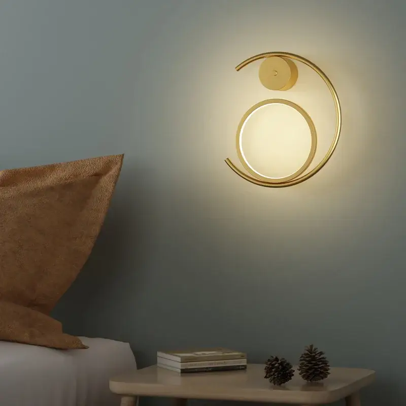 Remise Modern gold metal wall light for a minimalist atmosphere