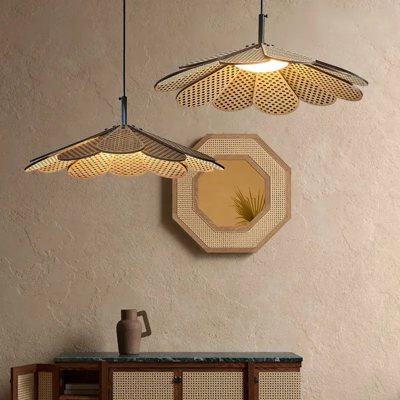 Korean wood pendant light petal shape with adjustable cord Populaire