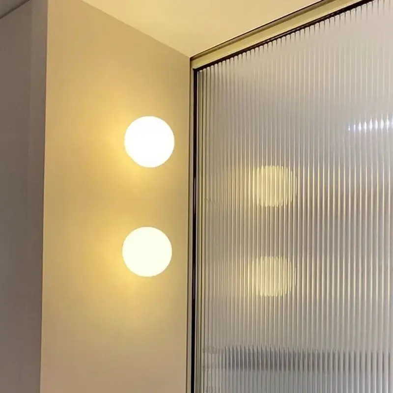 Populaire Modern glass globe lamp with concealed base for versatile use