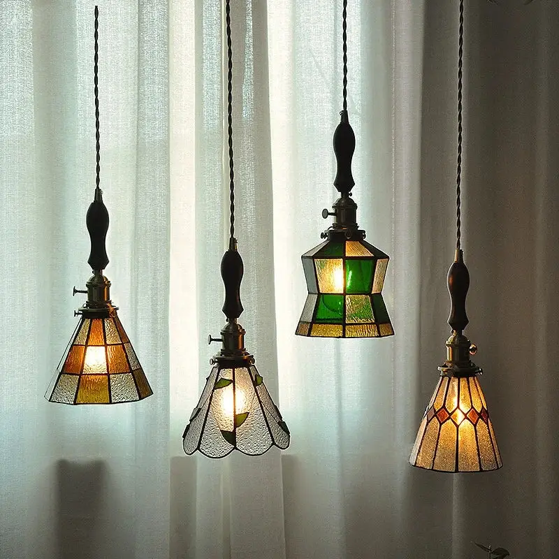Satisfait Ou Remboursé Small nordic chandelier in copper with coloured glass