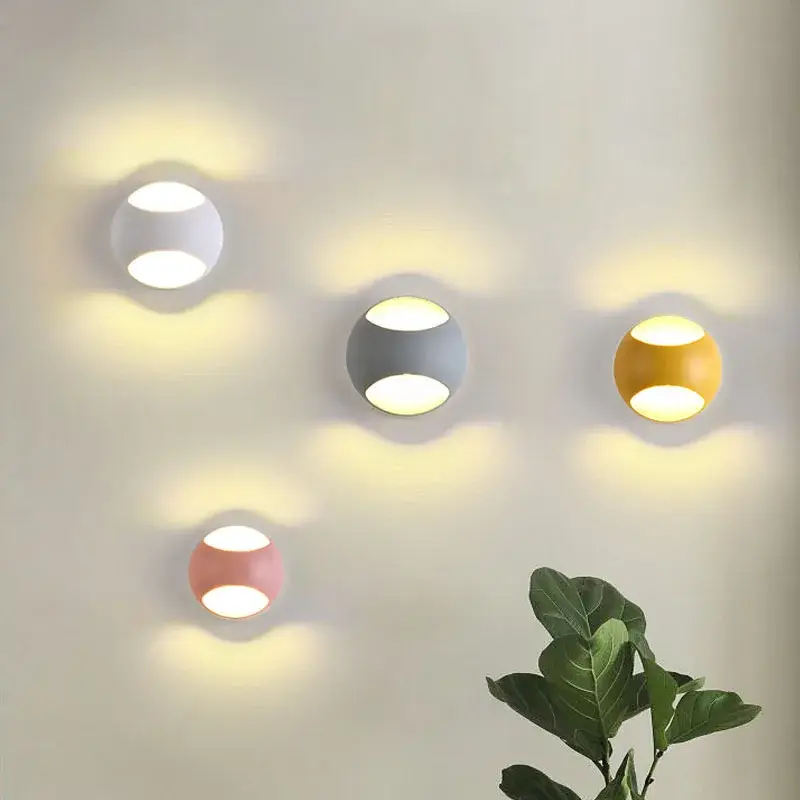 Vente Directe Modern led wall light for interiors with chromatic background