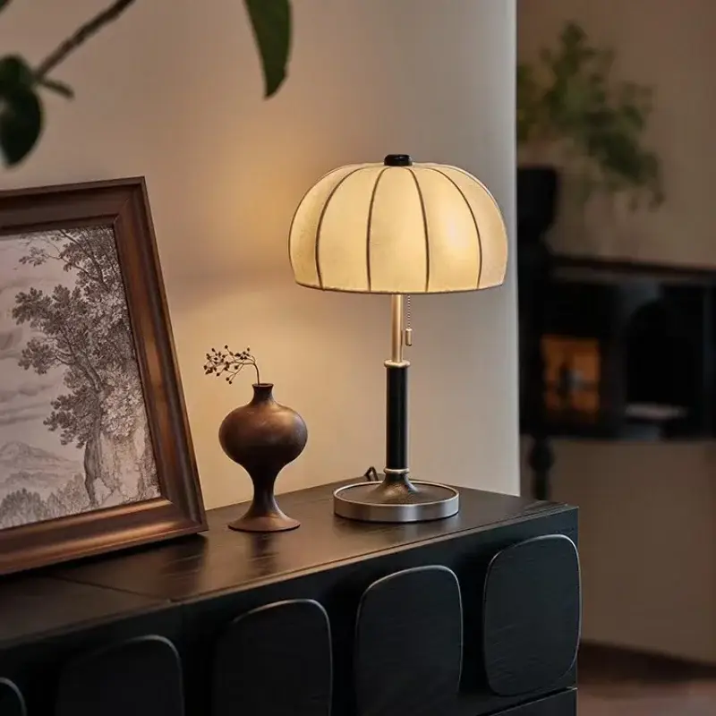 American retro minimalist table lamp with advanced design Offre Spéciale