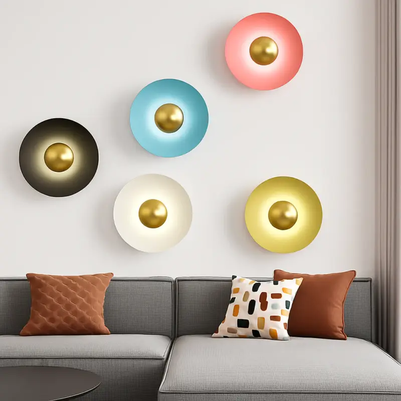 Decorative round wall light for modern interiors Populaire