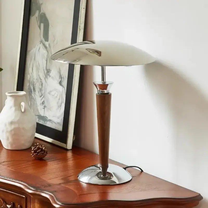 Industrial desk lamp in wood and iron Offre Limitée