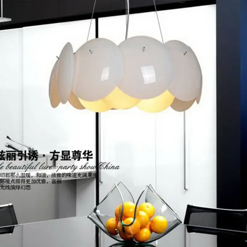 Nouveauté Elegant and simple modern round glass three-light pendant
