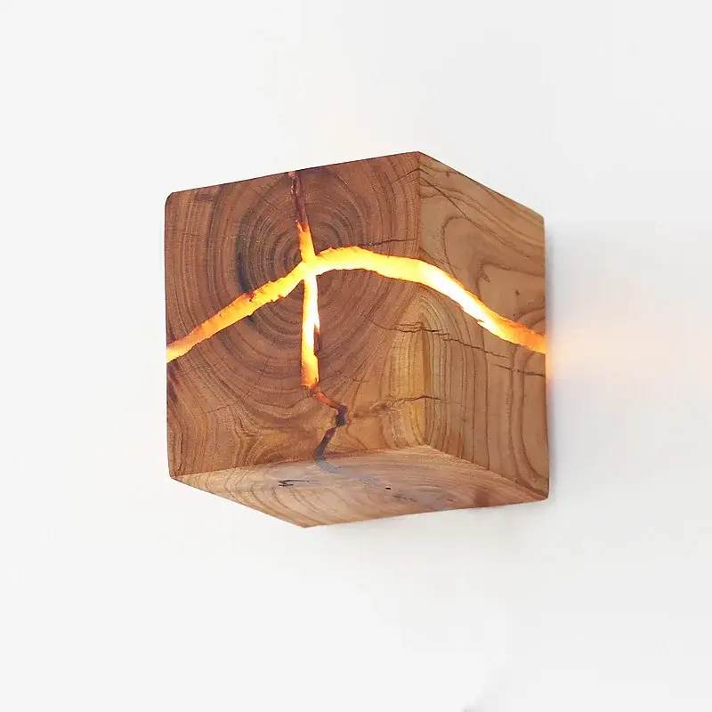 Prix Cassé Creative nordic solid wood wall light