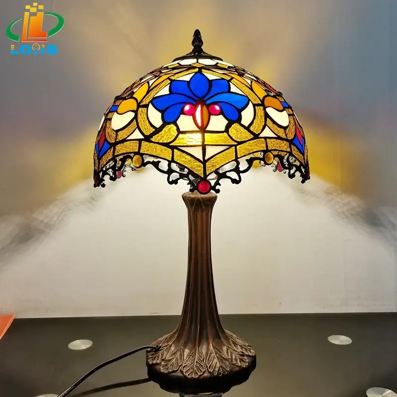Vente Flash Tiffany style table lamp for nostalgic decor and gifts