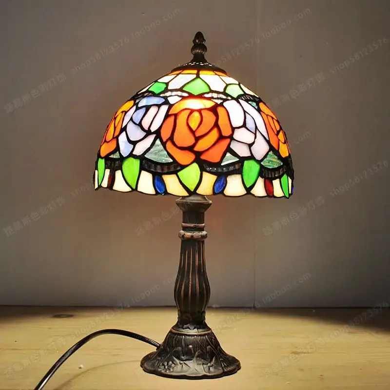 Tiffany style glass table lamp with decorative flowers Livraison Express