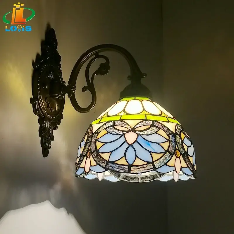 Petit Prix Tiffany style heart wall light for indoor and outdoor use