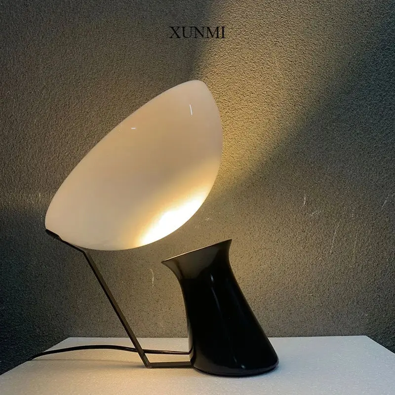 Dernier Modèle Nordic danish designer bedside lamp creative decorative lighting