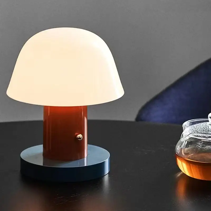 Danish retro table lamp with warm and decorative ambience Dernière Chance