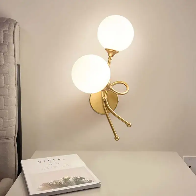 Modern glass wall light for an elegant interior Prix Cassé