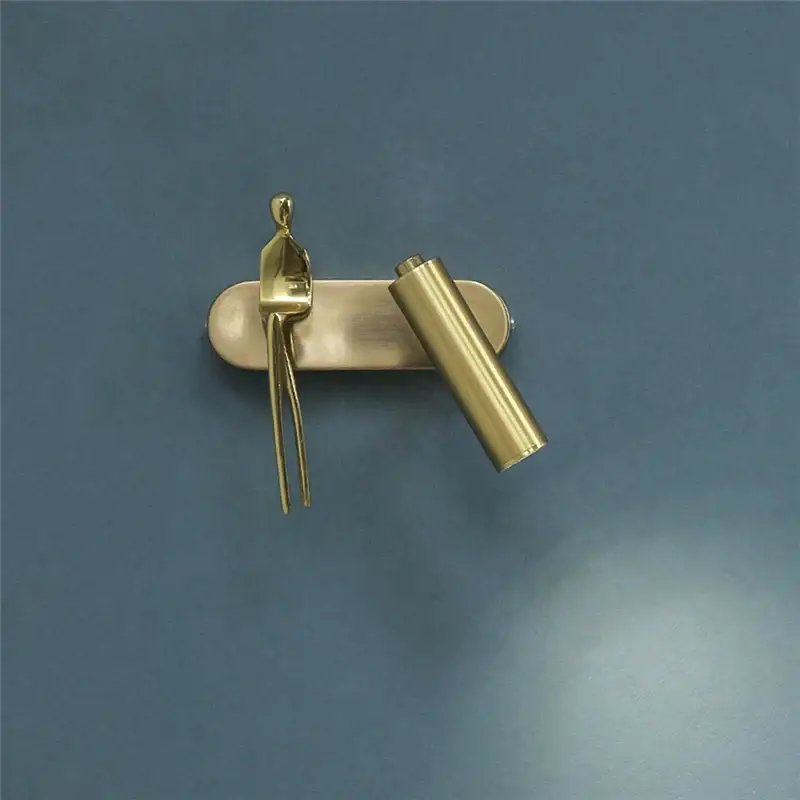 Creative spotlight wall light for office and reading Commander Maintenant