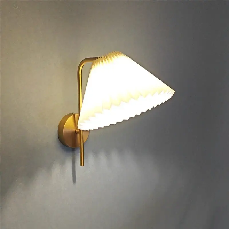 Modern nordic wall light with adjustable and rotating illumination Réduction
