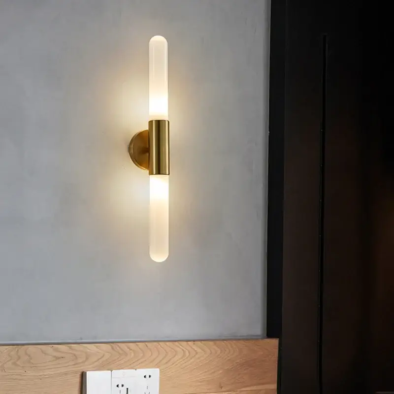Quantité Limitée Minimalist led wall light in metal and clear glass