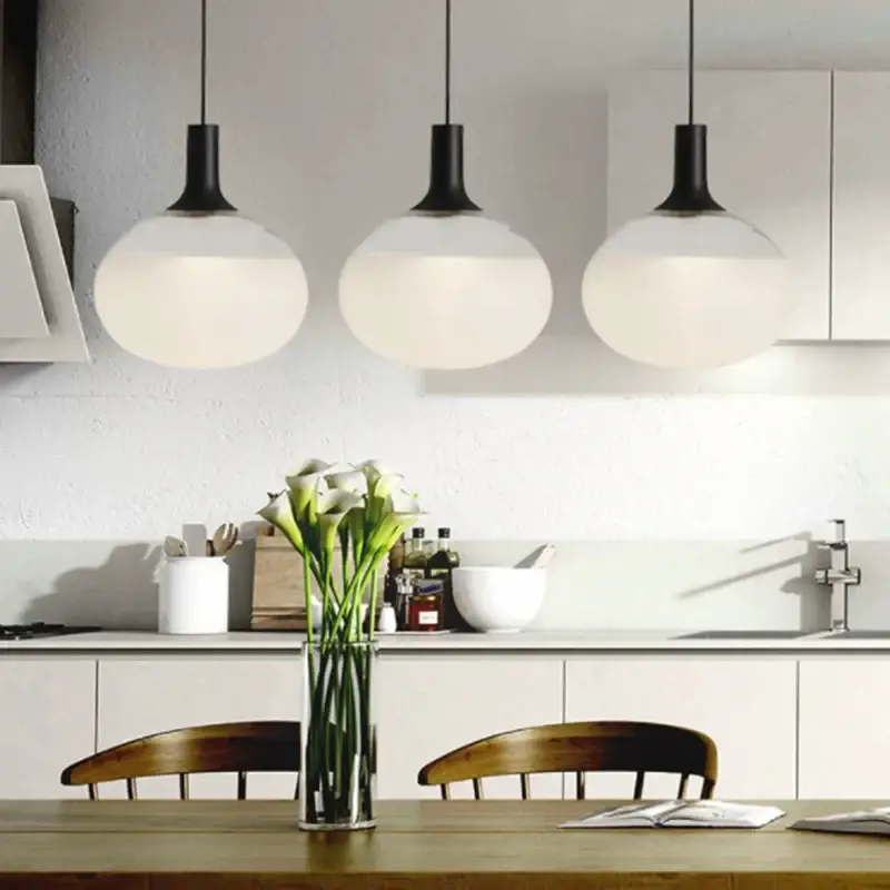 Nouveauté Italian design glass pendant light for modern interiors