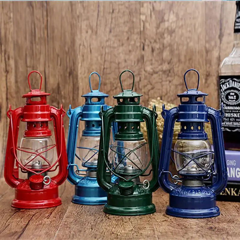 Retro portable lantern for camping and vintage photo props Vente Flash