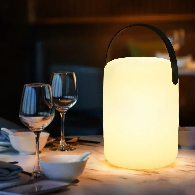 Rechargeable portable lamp with 16 remote-controlled colours Remise