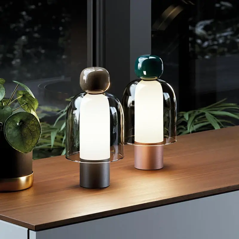 Retour Gratuit Modern desk lamp with built-in usb charger and minimalist design