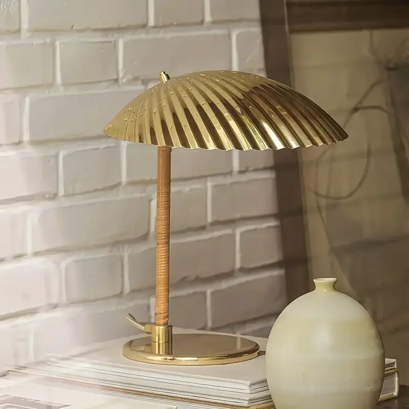 Denmark designer vintage shell high quality led table lamp desk lig… Prix Cassé