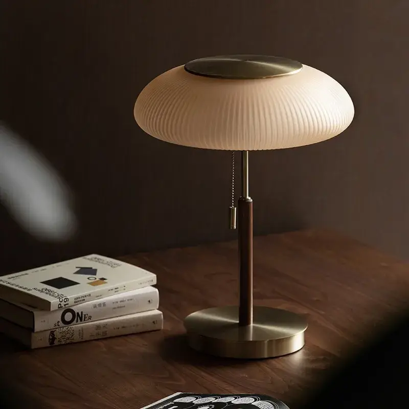Dernière Chance Nordic vintage table lamp white glass desk light for bedroom