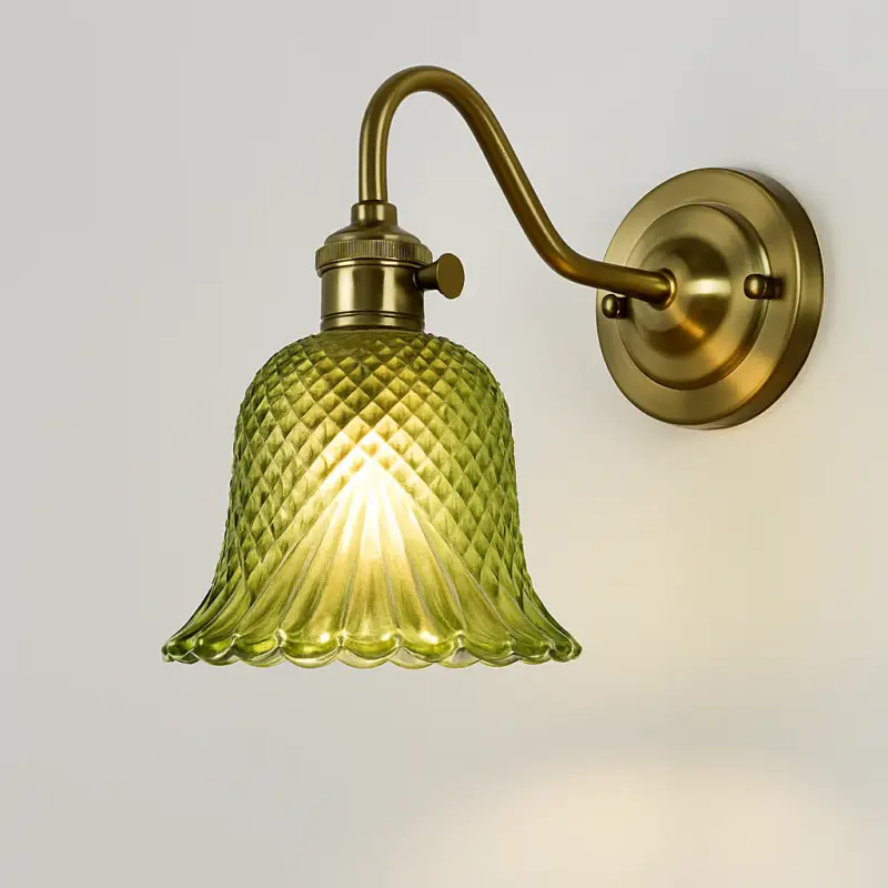Acheter En Ligne Nordic brass wall light with elegant glass shade