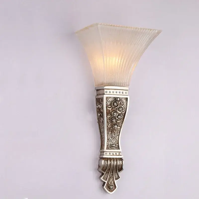 Offre Exclusive Nordic vintage resin and glass led wall light