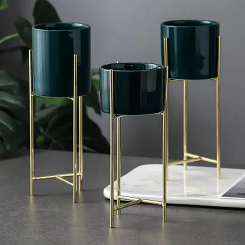Nordic ceramic flower pot with decorative metal shelf Commander Maintenant