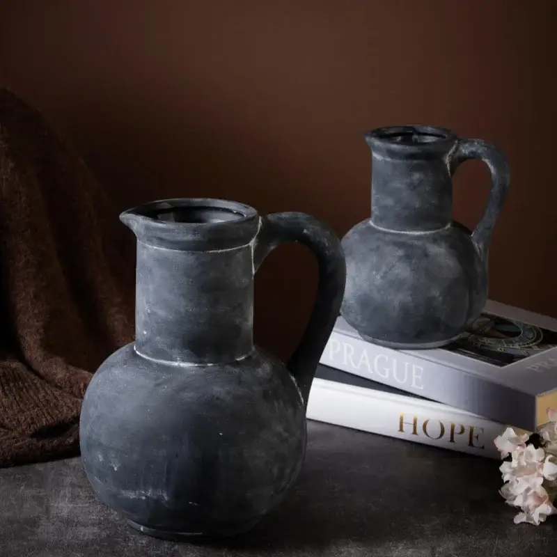 Handmade ceramic vases for vintage decoration Remise