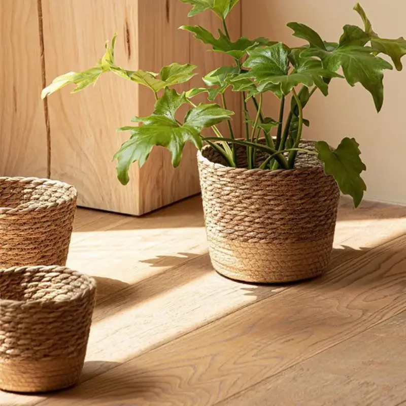 Woven wicker basket for flowers and storage Commander Maintenant