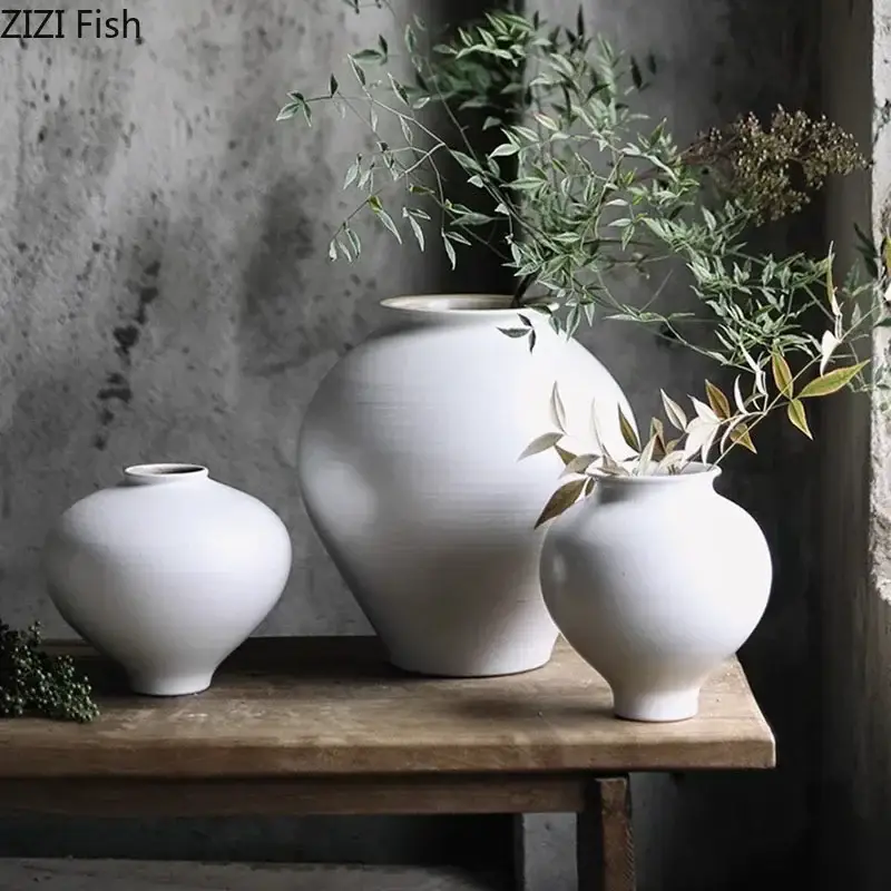Minimalist ceramic vase for elegant floral decoration Top Vente