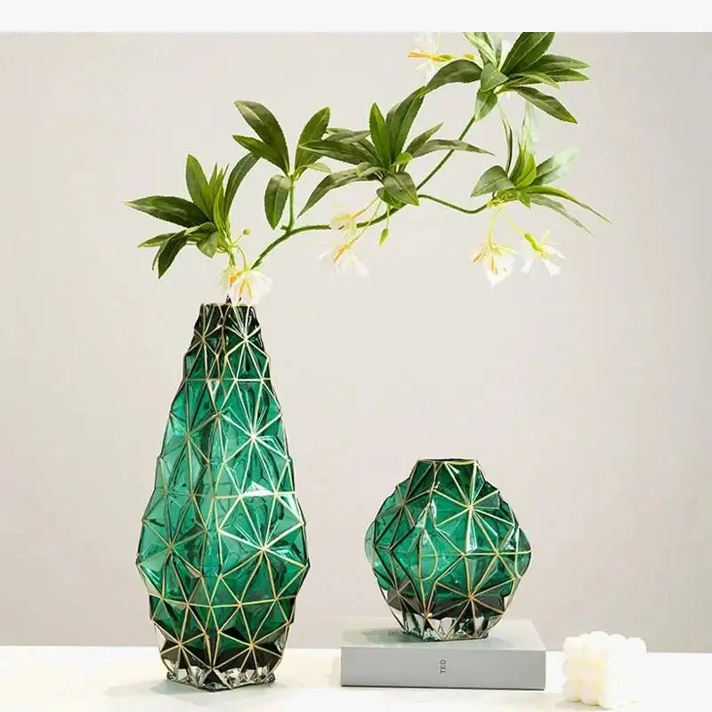 Gold-plated striped glass vase for elegant floral decoration Commander Maintenant