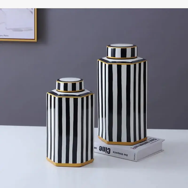 Striped ceramic jar with lid for decorative storage Commander Maintenant