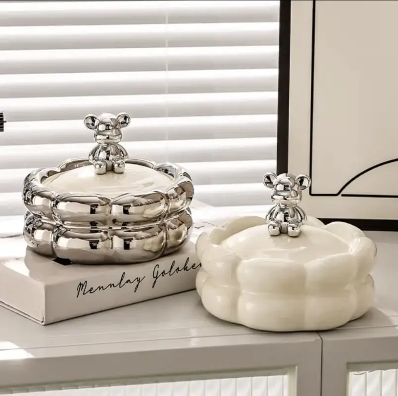 Luxury creative bear ashtray with anti-fly ash cover Vente Directe