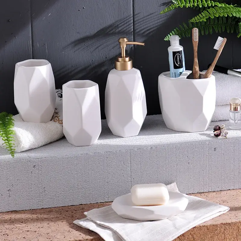 Prix Choc Ceramic bathroom toiletries set
