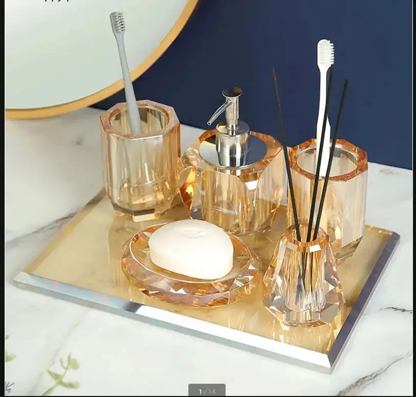 Prix Bas Crystal and glass toiletries set