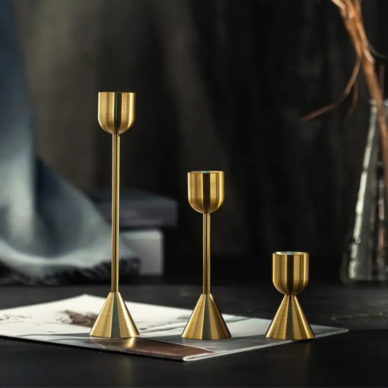 Expédié Aujourd'hui Gold metal candle holder for parties and weddings