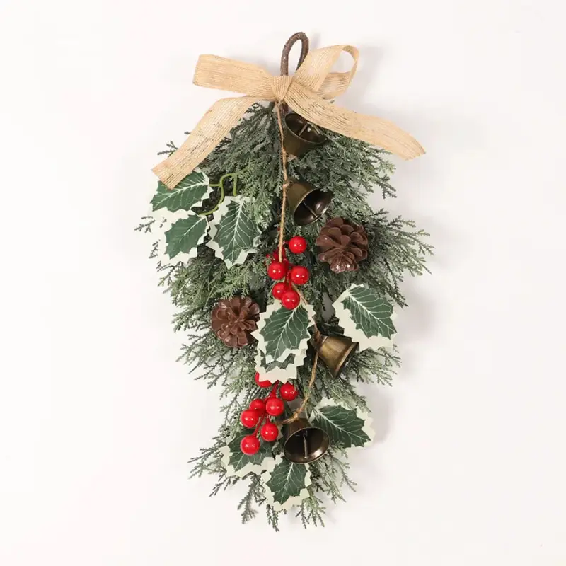 Réduction Christmas wreath door decoration with berries and bells