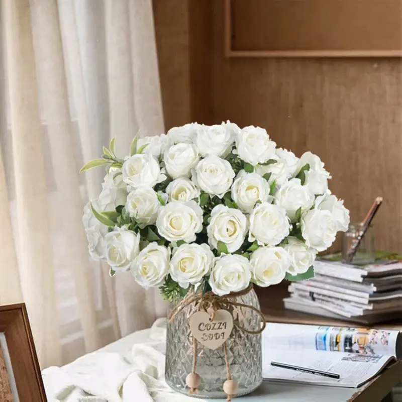 Promotion Saisonnière Bouquet of artificial silk roses for decorations and festive events