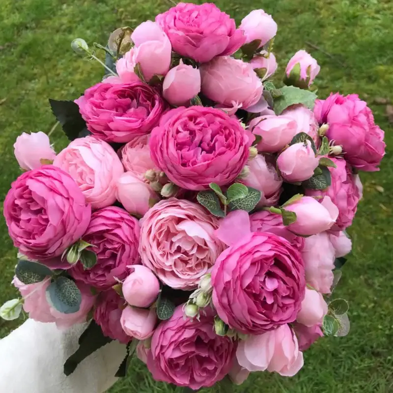Beautiful artificial flower bouquet for weddings and decoration Populaire