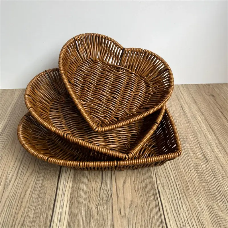 Commander Vite Woven rattan-style basket for fruit and decorative storage