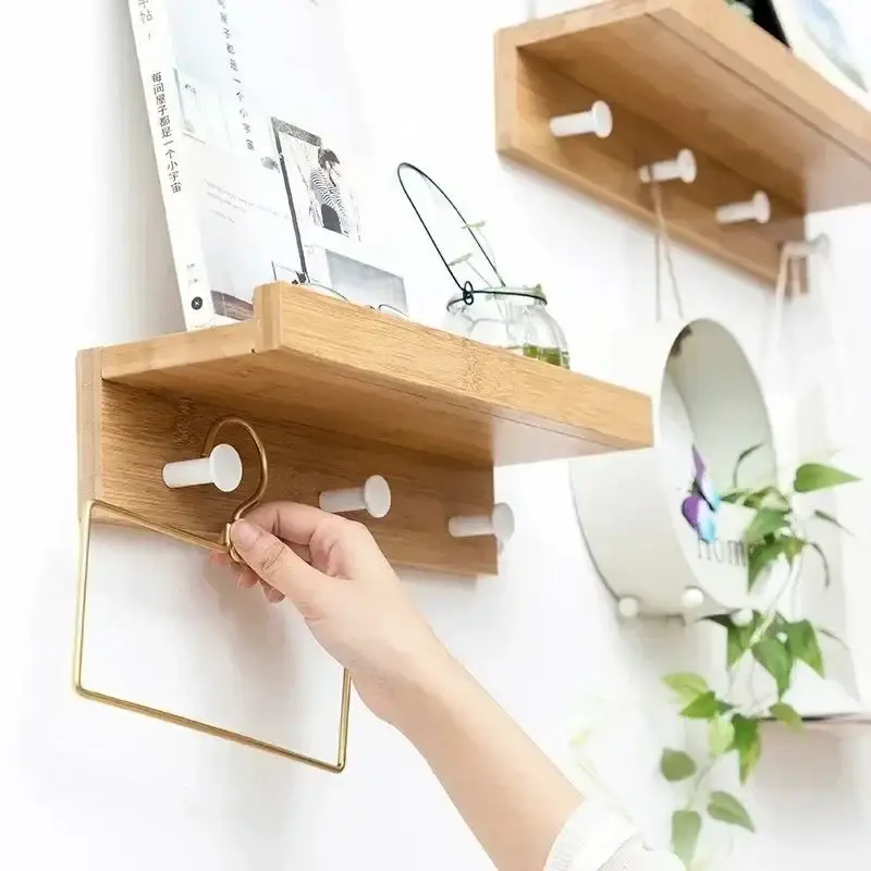 Paiement Sécurisé Wall-mounted wooden coat rack for creative and practical storage