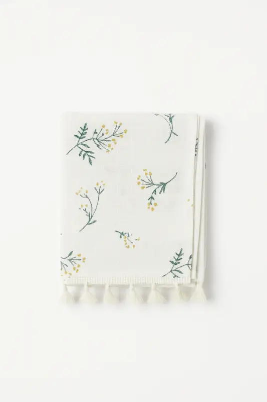 Embroidered cotton floral tablecloth with pompoms, korean style Acheter Direct