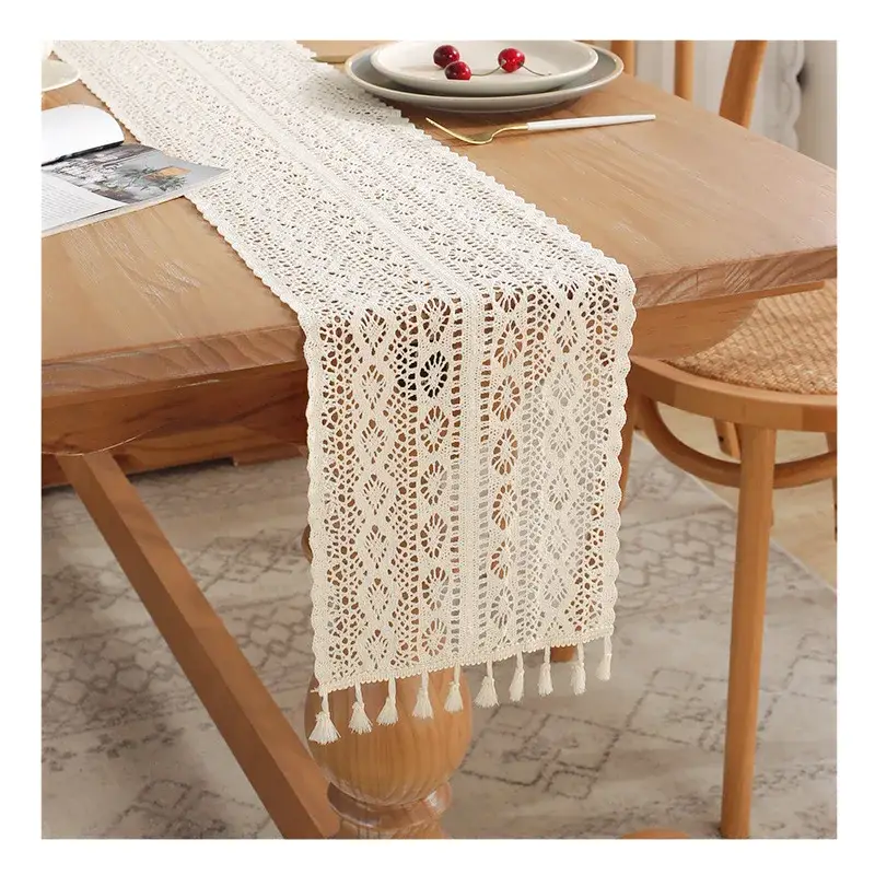 Beige vintage crochet lace table runner with tassels Populaire