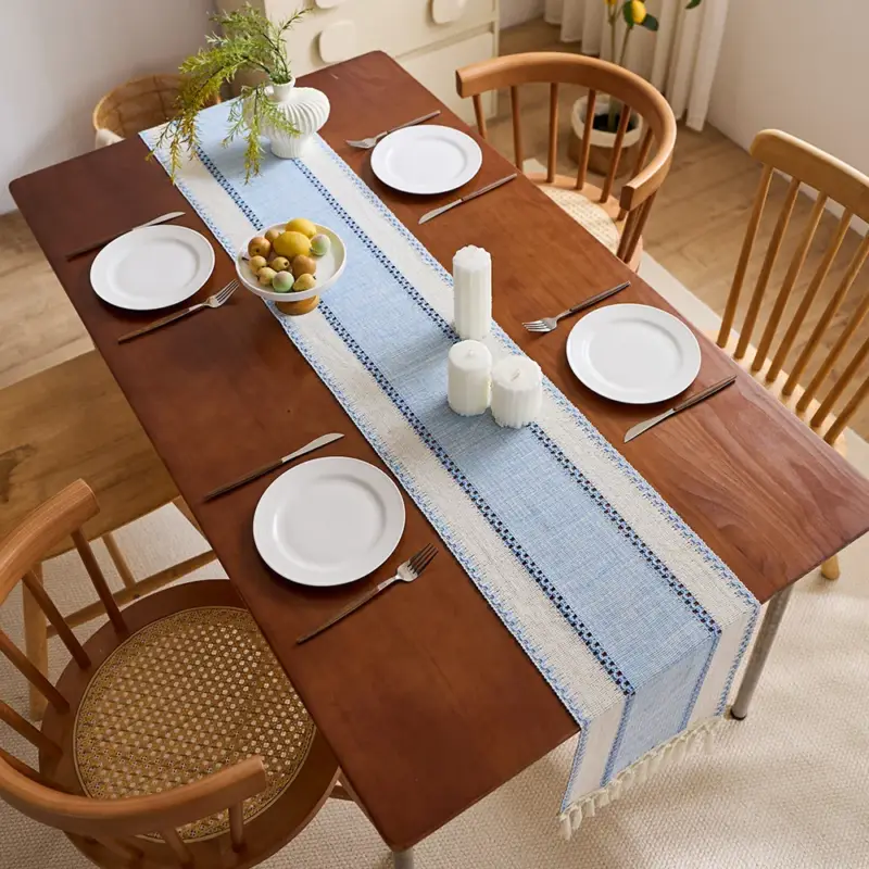 Bohemian woven red striped table runner with tassels Seulement Aujourd'hui