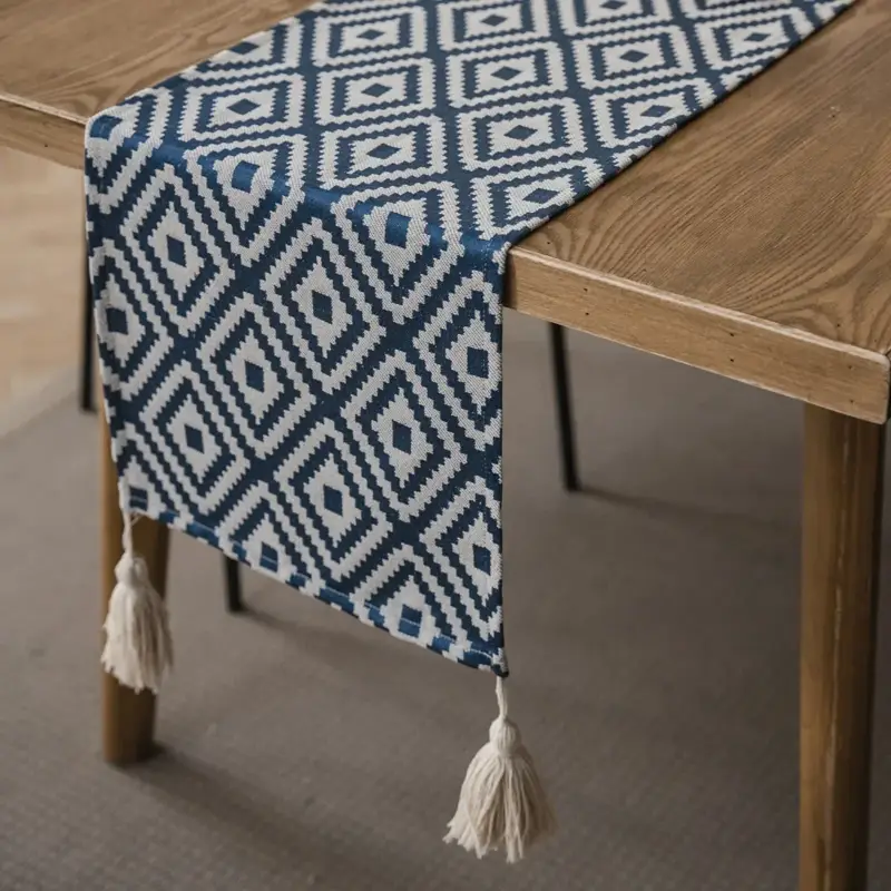 Beige and black geometric table runner with tassels, bohemian style Meilleure Vente