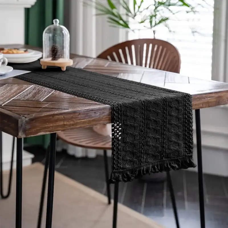 Beige boho table runner with geometric patterns and tassels Offre Limitée